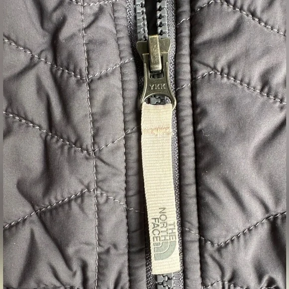 The North Face jacket Size M 10-12 - Picture 8 of 9